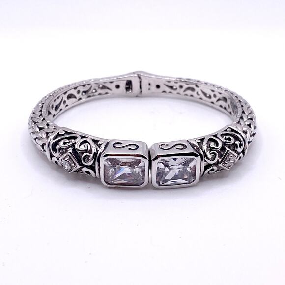 Beautiful Silver Plated Cuff Floral Decoration Sparkly CZ - Picture 2 of 8